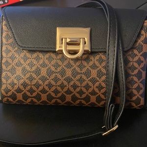 Bolsa negra y café